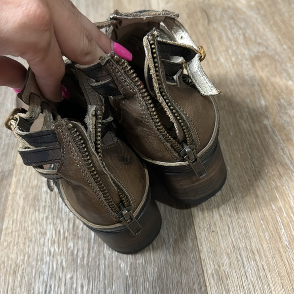 Freebird Brown Strappy Booties Stair - Picture 7 of 7